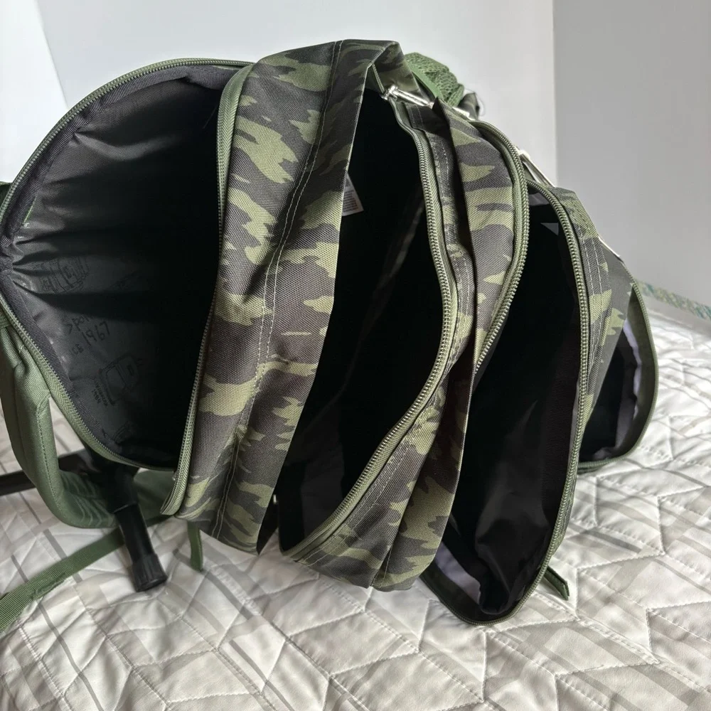 Jansport Big Student Camo Illusion Laptop Backpack, NWT. JS0A47JK